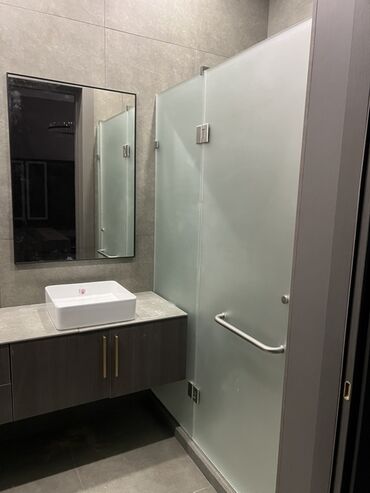 Душевые перегородки и ограждения: Душевые ограждения и перегородки из закалённого стекла под заказ — 4