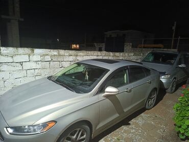 Ford: Ford Fusion SE sedan - Kuzov: 4 qapılı sedan, gümüşü rəng - Mühərrik — 7