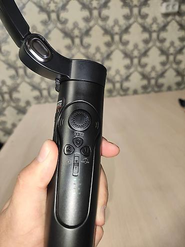 Другие аксессуары для фото/видео: Трёхосевой стабилизатор для смартфона с собственной экшн‑камерой в — 14