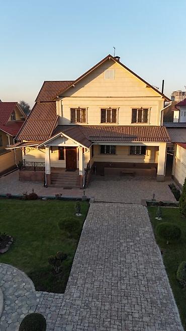 Продажа коттеджей и домов: 🏡Продается 3х этажный ДОМ 🏰 на первой линии улицы Ахунбаева/Тыналиева — 20