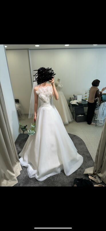 чистка свадебных платьев: Продаю свадебное платье, сшито на заказ Размер маленький, но возможно