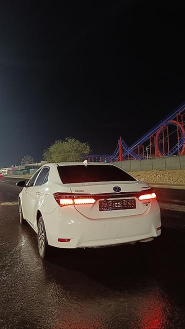 Toyota: Toyota Corolla: 2019 г., 1.8 л, Вариатор, Гибрид, Седан — 2