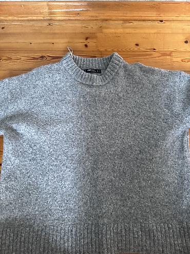 Məhsul: Boz trikotaş sviter - Model: Classic crew-neck (yuvarlaq