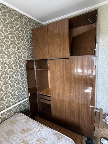 Отдам даром: Шкаф и тумба 5-7 мкр самовывоз