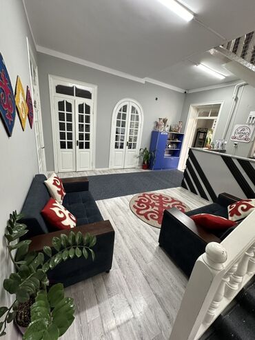 Посуточная аренда комнат: Уютный номер-студия с отдельным санузлом. Планировка и оснащение: - — 19