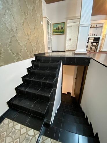 Kuće na prodaju: 530 kv. m, 6 soba — 10