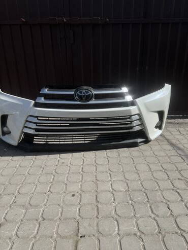 Бамперы и комплектующие: Бампер Передний Toyota, Б/у, Оригинал