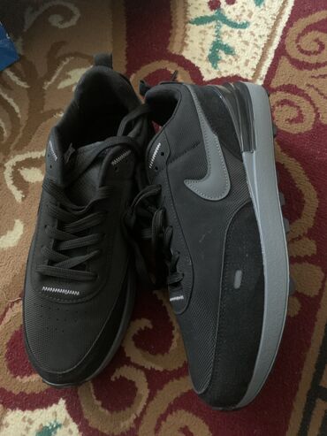 осенний обувь: Nike 44размер осенние
