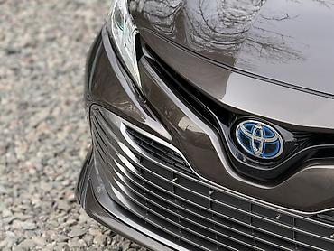 Toyota: Toyota Camry: 2019 г., 2.5 л, Вариатор, Гибрид, Седан — 3