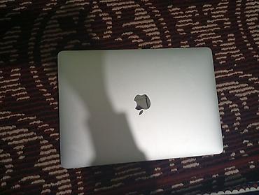 Ноутбуки Apple (MacBook): MacBook Air 13" (Retina) на чипе Apple M1 - Экран: 13.6" Retina — 8