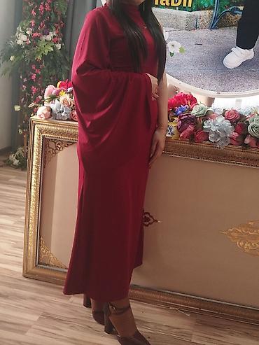 qirmizi donlar: Zərif qırmızı rəngdə uzun ziyafət/libas. - Model: maxi uzunluq — 1