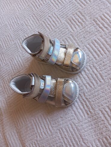 srebrne sandale na petu: Sandals, Speedo, Size - 21