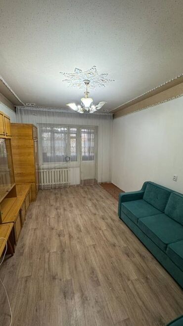 сдаю квартиру в частном доме: 1 бөлмө, 45 кв. м, 106-серия, 2 кабат, Косметикалык ремонт
