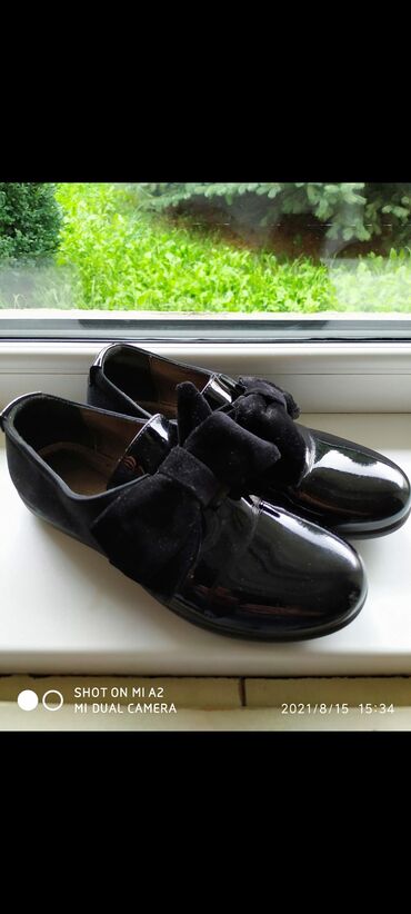 кроссовки 34: Новые лакированные туфли на девочку 34 размера. Производство Турция
