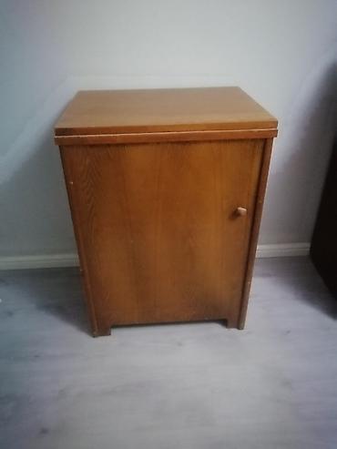 naxis masini: Ayaq pedallı tikiş maşını və qatlanan şkaf stol komplekti — 2