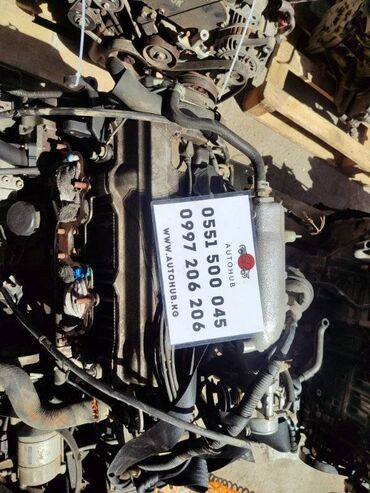 Другие детали салона: Бензиновый мотор Toyota