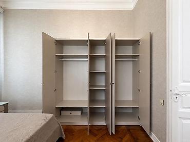divan fabrikası: İcarəyə verilir 2 otaqlı köhnə tikili 80 m², Sahil m. Kateqoriya — 8