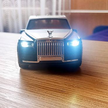 Autići: Nov model automobila Rols Rojs Fantom. Napravljen je od kvalitetne ABS — 9