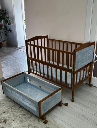детскую кроватку кроватка к: Манеж.Комплект из 2 кроватей с колесиками. В очень хорошем состоянии