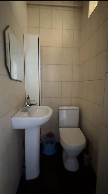 Продажа полдома: 🏡 Продается дом в центре города! 📍 Пересечение улиц Ахунбаева — Байтик — 11