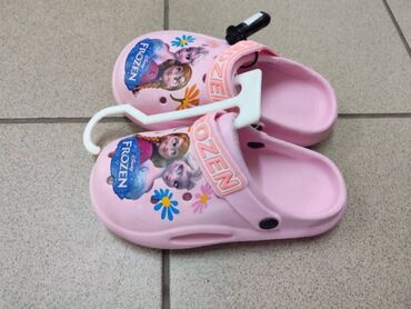 Papuče: Prelepe decije papuce 
Vel 18-35
1600 din
sd
szd — 15