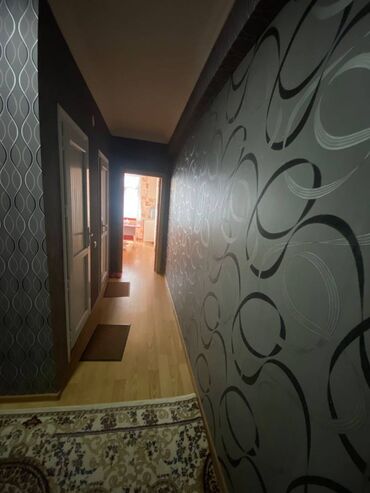 Uzunmüddətli kirayə mənzillər: Gənclik m\s-nın düz yanında 5 mərtəbəli binanın 4-cü mərtəbəsində — 10