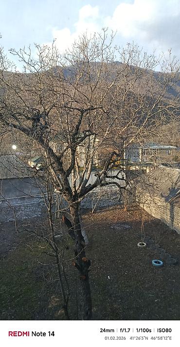 Həyət evləri və villaların satışı: Dağ mənzərəli həyət evi - İki mərtəbəli ev, üst mərtəbədə geniş — 2