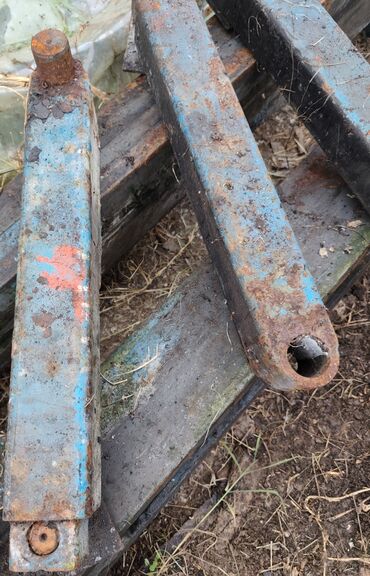 Ostali alati i mašine: Двостубна ауто дизалица, носивости 2.5т. 2015 је годиште. Рађена је у — 20