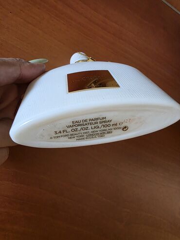 Ətriyyat: Tom Ford "White Patchouli" tərəfindən istehsal olunan bu ağ şüşəli
