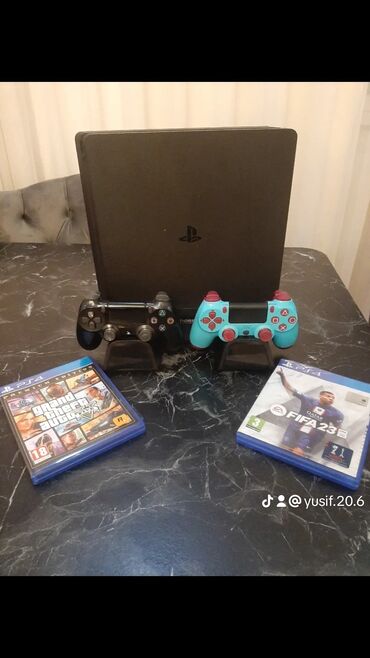 PS4 (Sony Playstation 4): 1il islenib stand ve 3 pullu oyun qiymete daxildir pultlarda