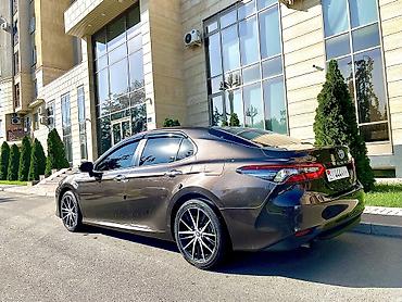 prius plus: Toyota Camry: 2022 г., 2.5 л, Вариатор, Гибрид, Седан — 4