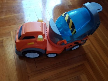 traktori igracke za decu: Kamion mesalica moze da vrti se kao sqstane a unutra su kamencici i