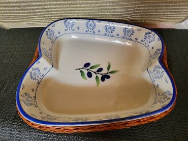 Činije: Posuda nova,vintaz porcelanska sa korpom. Nova posuda univerzalna,sve na lalafo.rs — 4 Činije: Posuda nova,vintaz porcelanska sa korpom. Nova posuda univerzalna,sve — 4