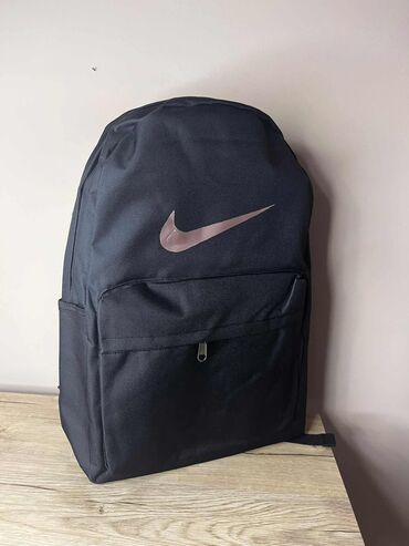 Rančevi, torbe i koferi: Muški i ženski rančevi 
Nike, Karl Lagerfeld, Adidas, Gues 
Cena +ptt — 11