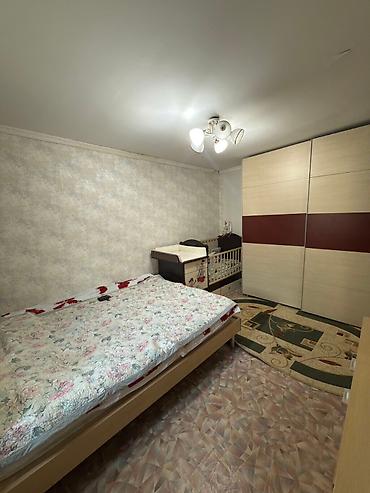 Продажа коттеджей и домов: 🏡 **Бишкек, ж/м Арча-Бешик** 🏠 Дом, 4 комнаты 📐 Площадь: 100 м² 🌳 — 8