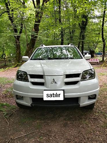 pro scooter: Mitsubishi (Airtrek/Outlander ilk nəsil) krossover, ağ rəng. Xarici — 1