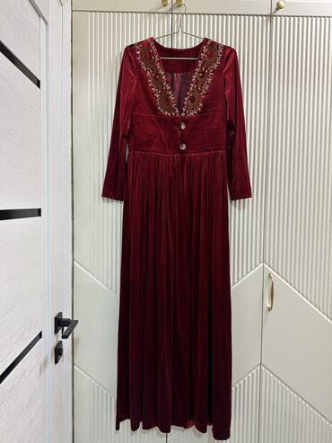 вечернее платье с вышивкой: Вечернее платье, Длинная модель, С рукавами, S (EU 36), M (EU 38)