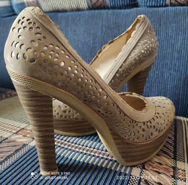 женская обувь 35 размера: Туфли 36.5, цвет - Бежевый