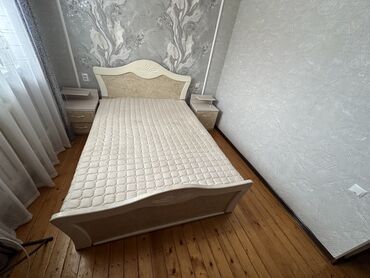 одна спальный кровать: Спальный гарнитур, Двуспальная кровать, цвет - Бежевый, Б/у