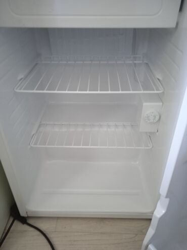 рабочий холодилник: Холодильник маленький