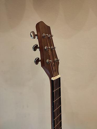 fender gitara: Elektro akustik gitara Model:LG-09 Simlərin sayı: 6 Üst: Qoz ağacı — 2
