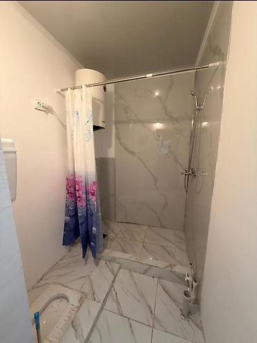 Бөлмөлөрдү ижарага берүү: 🏠 Сдаётся квартира (в частном доме ТОЛЬКО ДЛЯ 2-Х ЛЮДЕЙ) 📍 Адрес: г — 5
