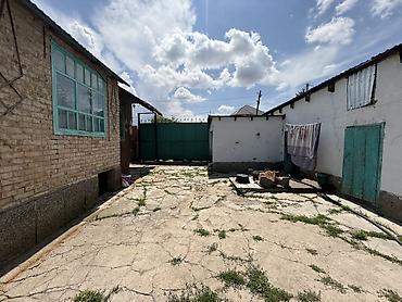 район ленинский: 🏡 Продаётся дом в г. Каракол! 📍 Адрес: ул. Московская, угловой участок — 4