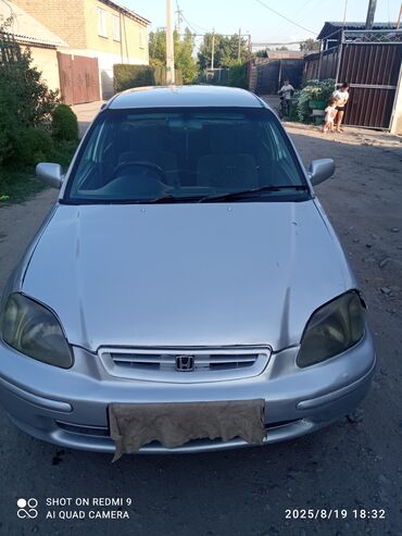 покрышка на мтз: БИР ЖЕРИНДЕ ЧИРИК ЖОК Серебристый седан Honda Civic, компактный и