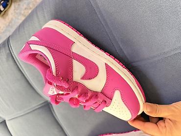 nike react: Детские кроссовки Nike (модель в стиле Dunk Low) в ярко‑розово‑белой — 2