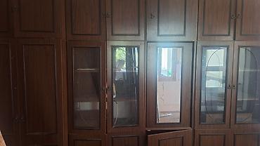 ağ qorka: Klassik iri divar dolabı (sektsiyalı). - Material: ağac üzərində tünd — 2