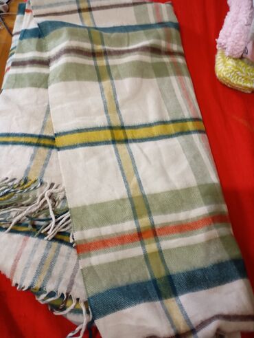 Kape, šalovi i rukavice: Kape zenske,muske,deciji i salovi.Novo i kao novo kape po 250d salovi — 5