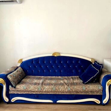 королевский мебель: Диван-кровать, цвет - Голубой, Б/у, Скидка 40%
