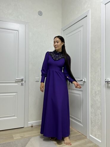 чёрное платье 38 размер: Вечернее платье, Длинная модель, Полиэстер, С рукавами, С пайетками