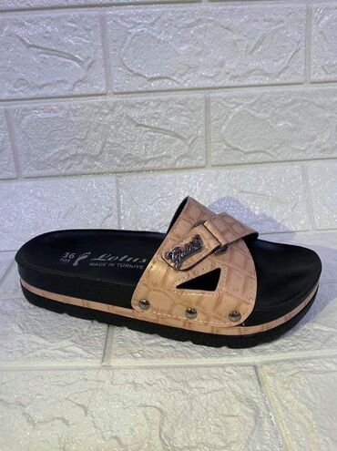 Papuče: Nova kolekcija
1600din.
36-40 — 4